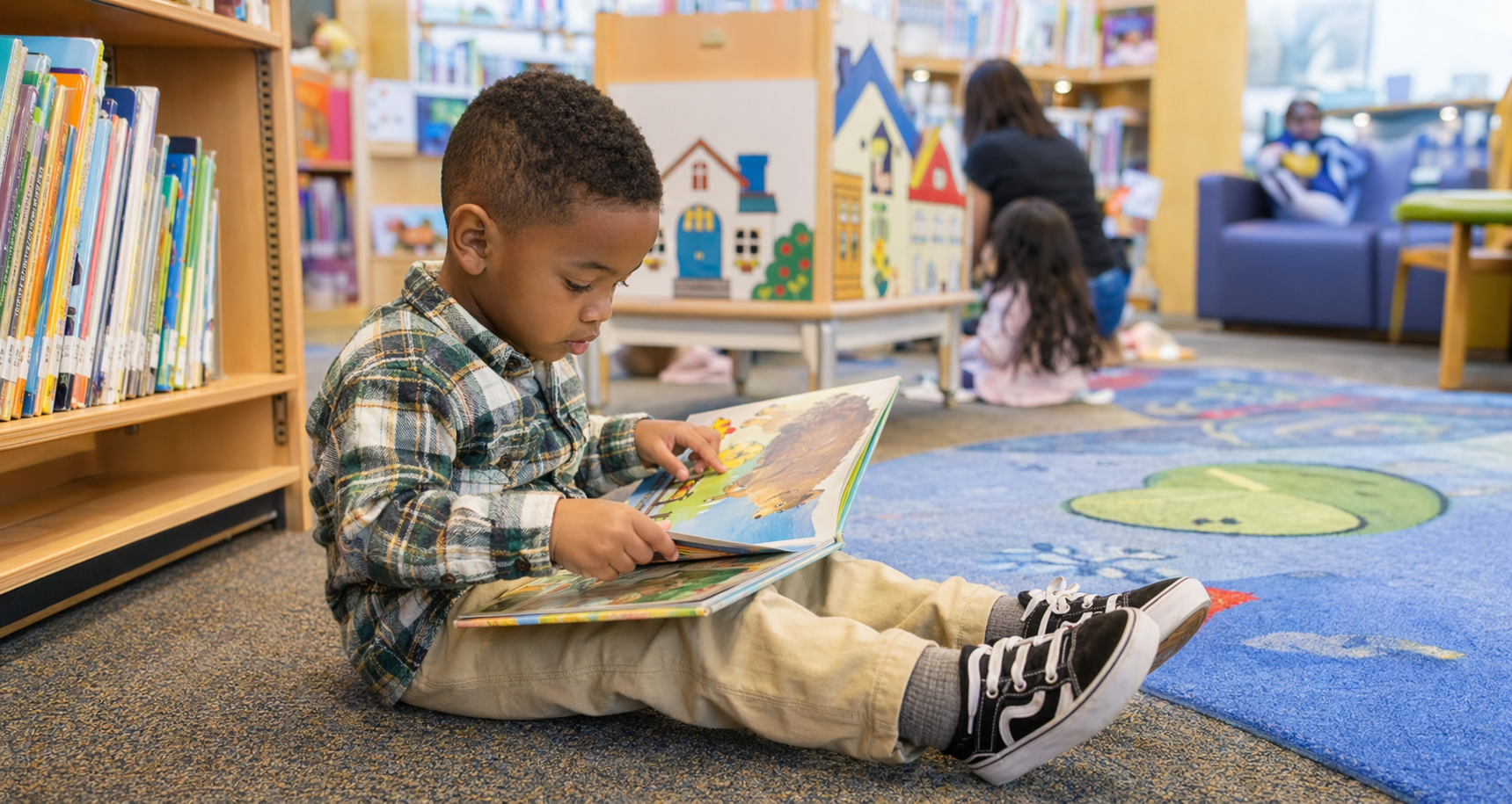 Family visiting a library as a free outing with kids